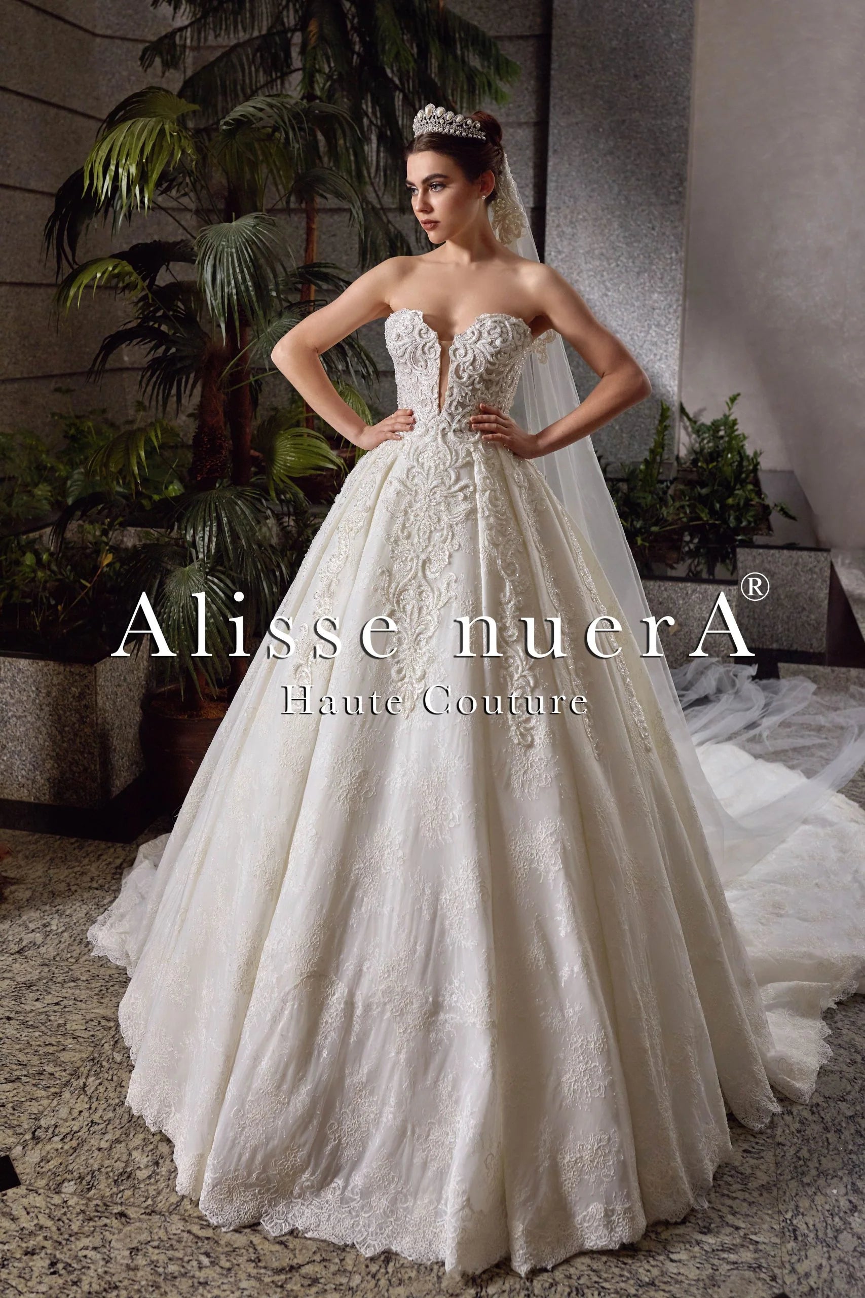 Sweetheart Strapless Princess Bridal Gown with Pleated Lace Applique Voluminous Skirt linen skirt natural Sweetheart Strapless Princess Bridal Gown with Pleated Lace Applique Voluminous Skirt linen skirt natural